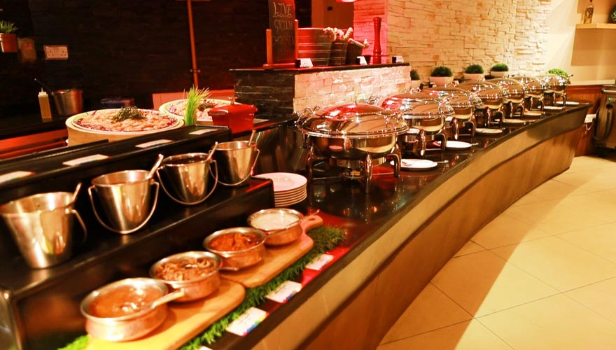 Buffet im Restaurant im Fujairah Rotana Resort