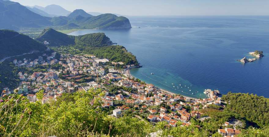 Blick auf Petrovac in Montenegro 