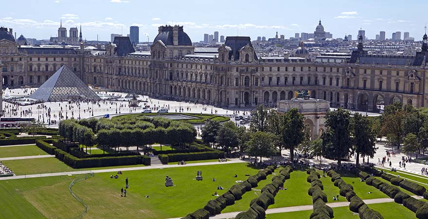 Palais Du Louvre Paris