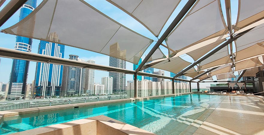 Rooftop-Pool im 25Hours Hotel in Dubai