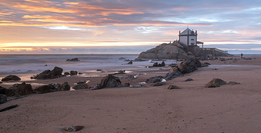 Senhor-da-Pedra-Kapelle am Praia de Miramar in Portugal