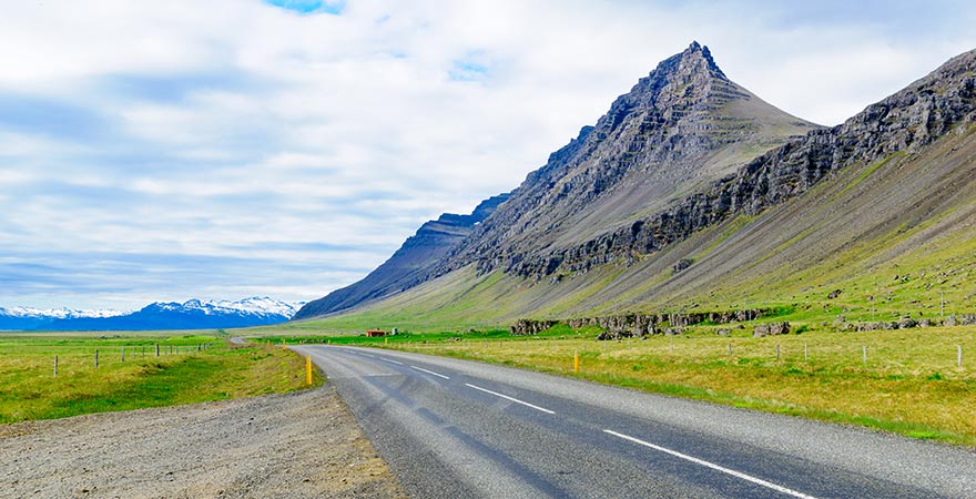Landschaft entlang der Ringstraße in Island