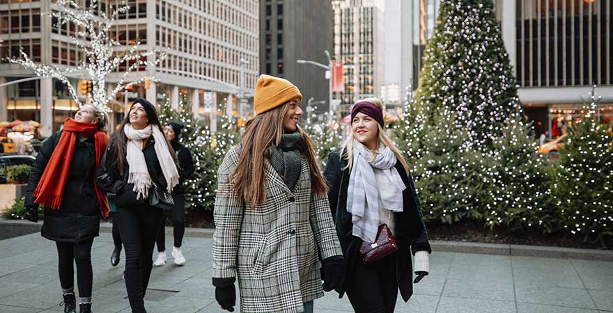 4 Frauen die Weihnachten durch New York gehen
