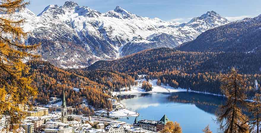 Blick auf St. Moritz mit Schnee