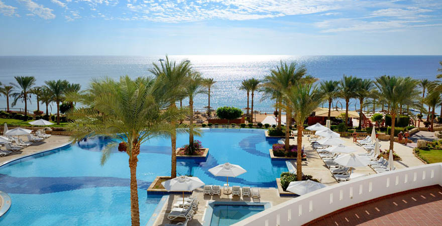 Hotelpool am Meer von Sharm El Sheikh