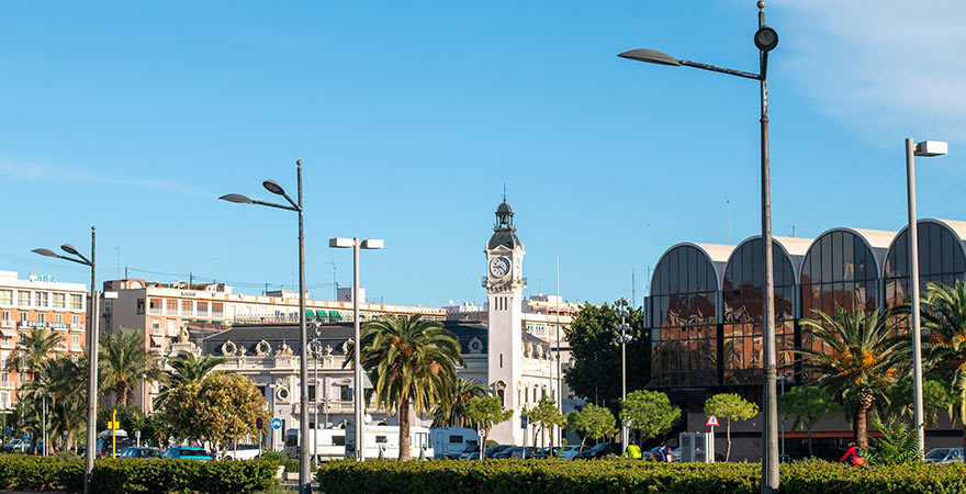 Edificio del Reloj am Hafen von Valencia in Spanien