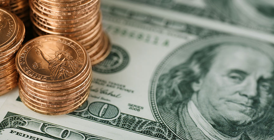 US-amerikanische Dollarscheine und -münzen
