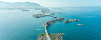 Luftaufnahme der Atlantikstraße in Norwegen